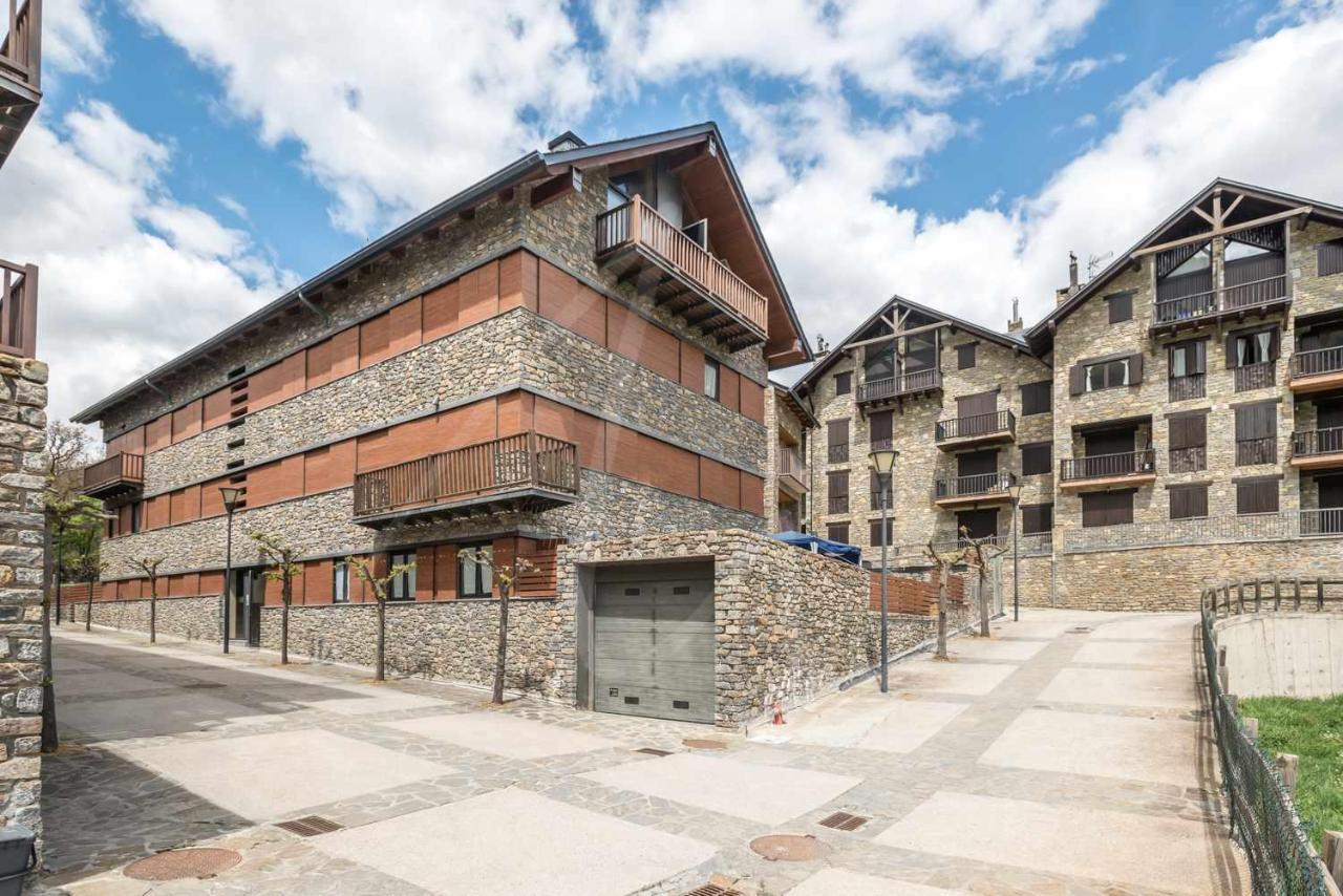 Aneu By Seamount Rentals Valencia D'Aneu Exterior photo